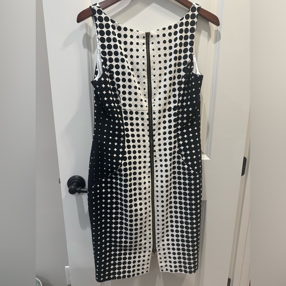 Muse Women’s Black & White Sleeveless Dress - Picture 2 of 3